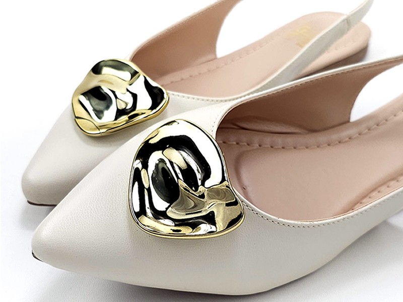 Sapatilhas Slingback Bico fino Cs Off white Abs Folha Ouro